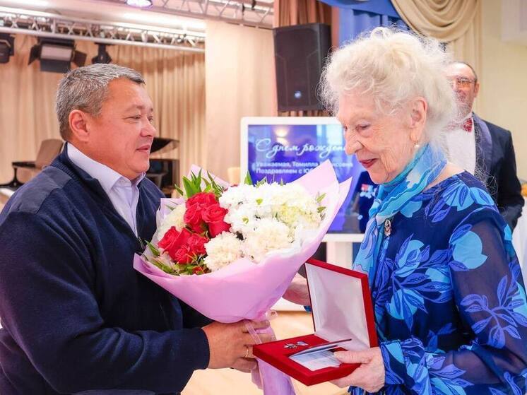 Ветерана Ямала с 90-летием поздравил Сергей Ямкин