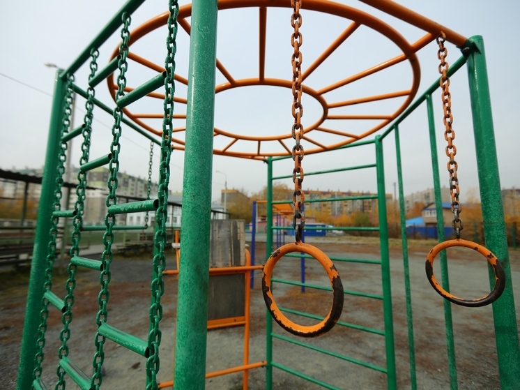 В Челябинске проверили детскую площадку, где сломал руку 6-летний ребенок