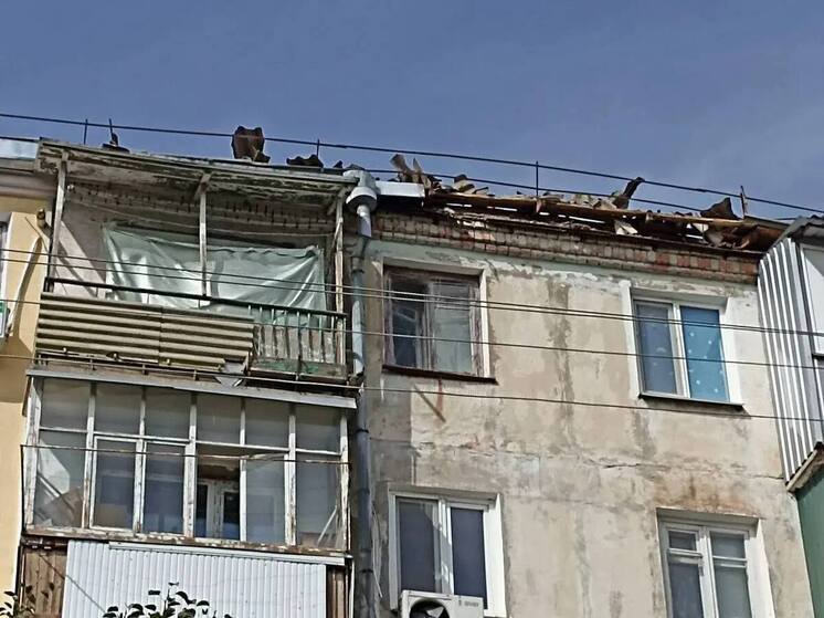 В Новой Каховке в результате обстрела поврежден многоквартирный дом