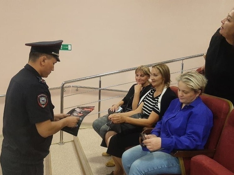Родителям Калмыкии рассказали о безопасности детей на дорогах