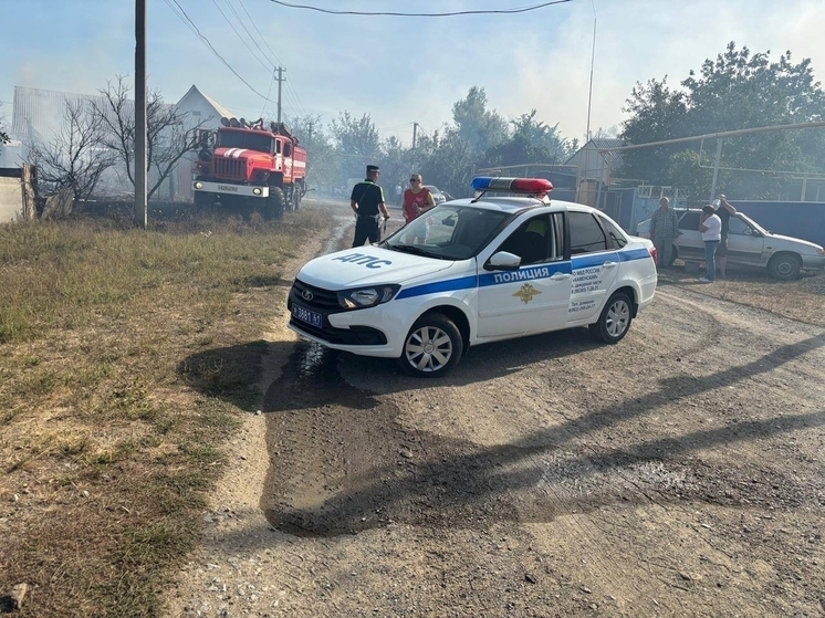 В Ростовской области из-за крупного пожара ограничили движение в Каменске-Шахтинском