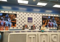 До старта чемпионата России по баскетболу осталось совсем чуть-чуть, и, конечно, он принесёт с собой много нового и интересного. О том, что от него ждать, 17 сентября в пресс-центре ТАСС, где присутствовал корреспондент «МК-Спорт», рассказали руководители Единой Лиги – президент Сергей Кущенко, почётный президент Сергей Иванов и генеральный директор Илона Корстин.