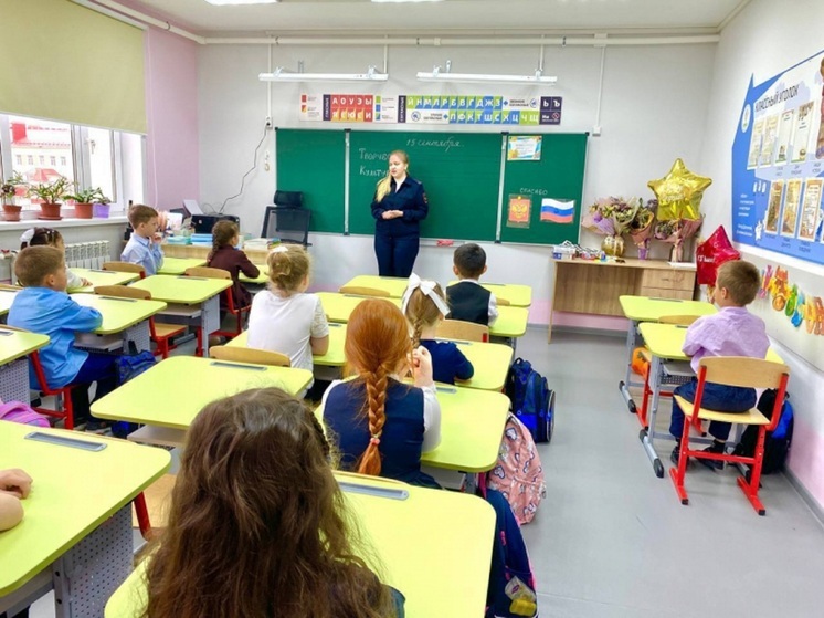 Госавтоинспекция в НАО провела занятие по БДД для младших классов