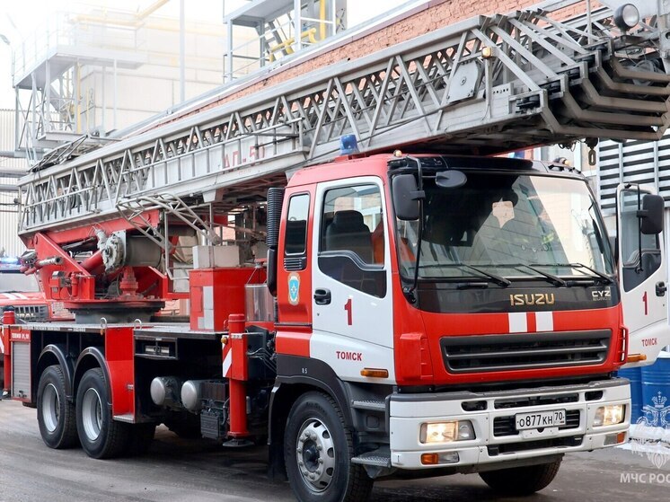 Загон для скота и зерноуборочный комбайн горели в Томской области в минувшие сутки