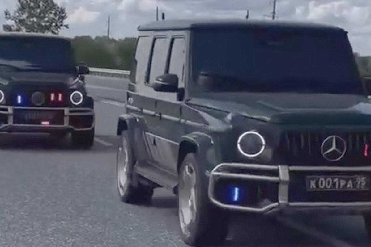 В Чечне неожиданно сняли на видео кортеж с джипом с инициалами Кадырова