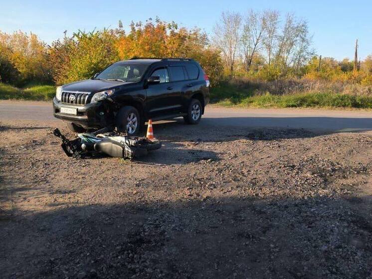 Девушка-подросток пострадала в столкновении мопеда и автомобиля под Омском