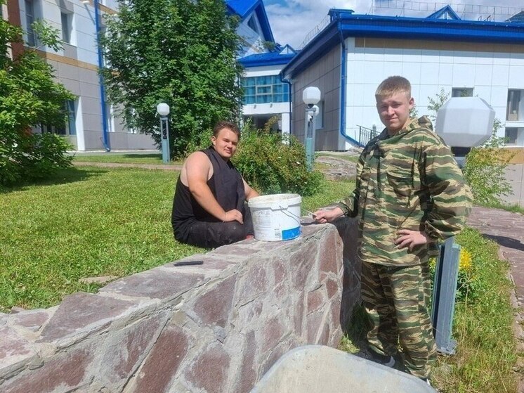 В Тюменской области за летний период были трудоустроены более 20 тысяч подростков