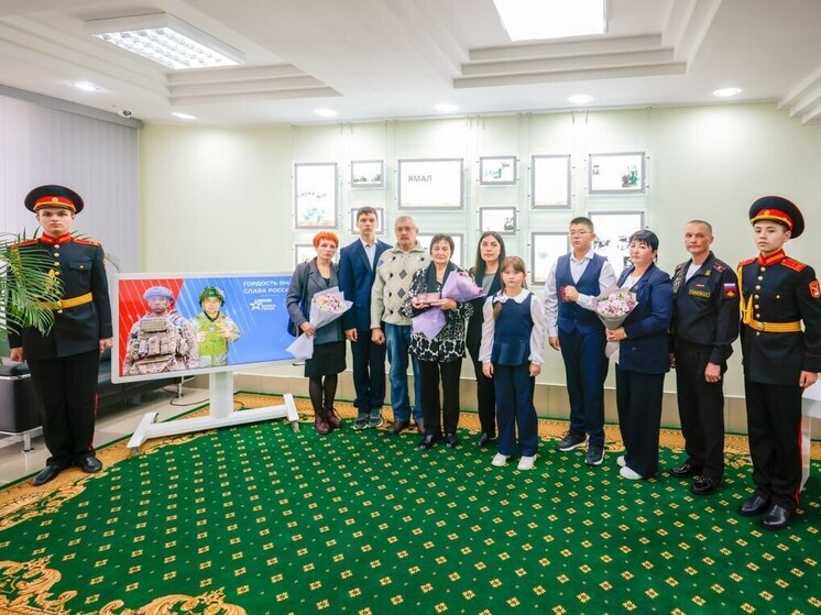 В Лабытнанги ордена Мужества 2 павших на СВО бойцов передали их семьям