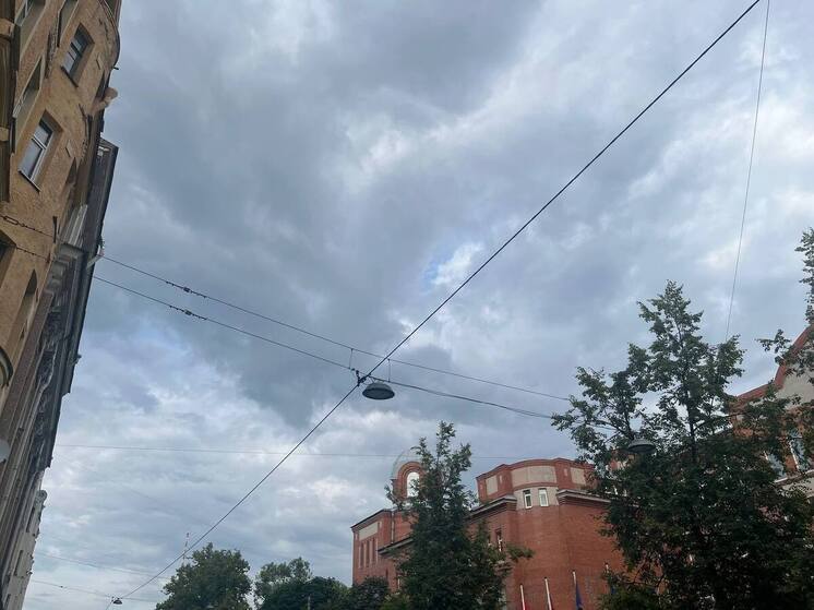 В Петербурге сохранится облачная осенняя погода