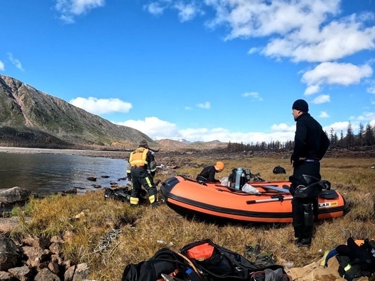 Тела пяти утонувших на вездеходе человек достали из озера в Забайкалье