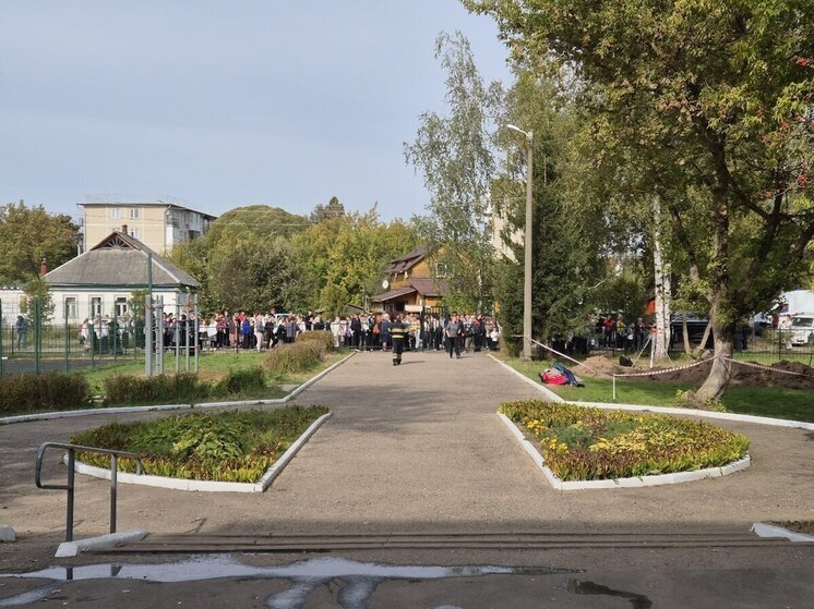 Пожар на крыше школы в Киржаче: эвакуированы все дети и персонал