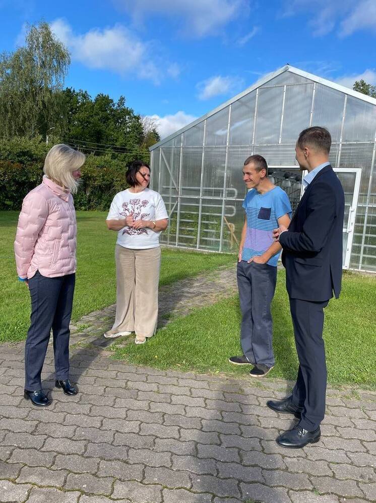 Сенатор Наталья Мельникова посетила интеграционные мастерские в Пскове