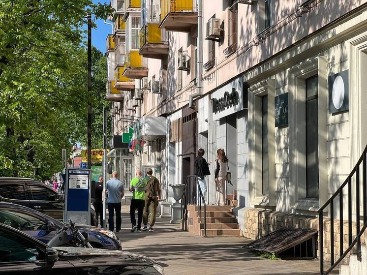 В Краснодаре с 17 сентября жителей начали уведомлять о замене вывесок по новым правилам