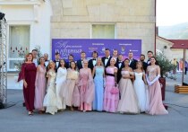 В Массандре состоялся IV Крымский Оперный Бал. Он стал одним из самых ярких и ожидаемых событий не только для жителей полуострова, но и для гостей из Москвы и Краснодара.