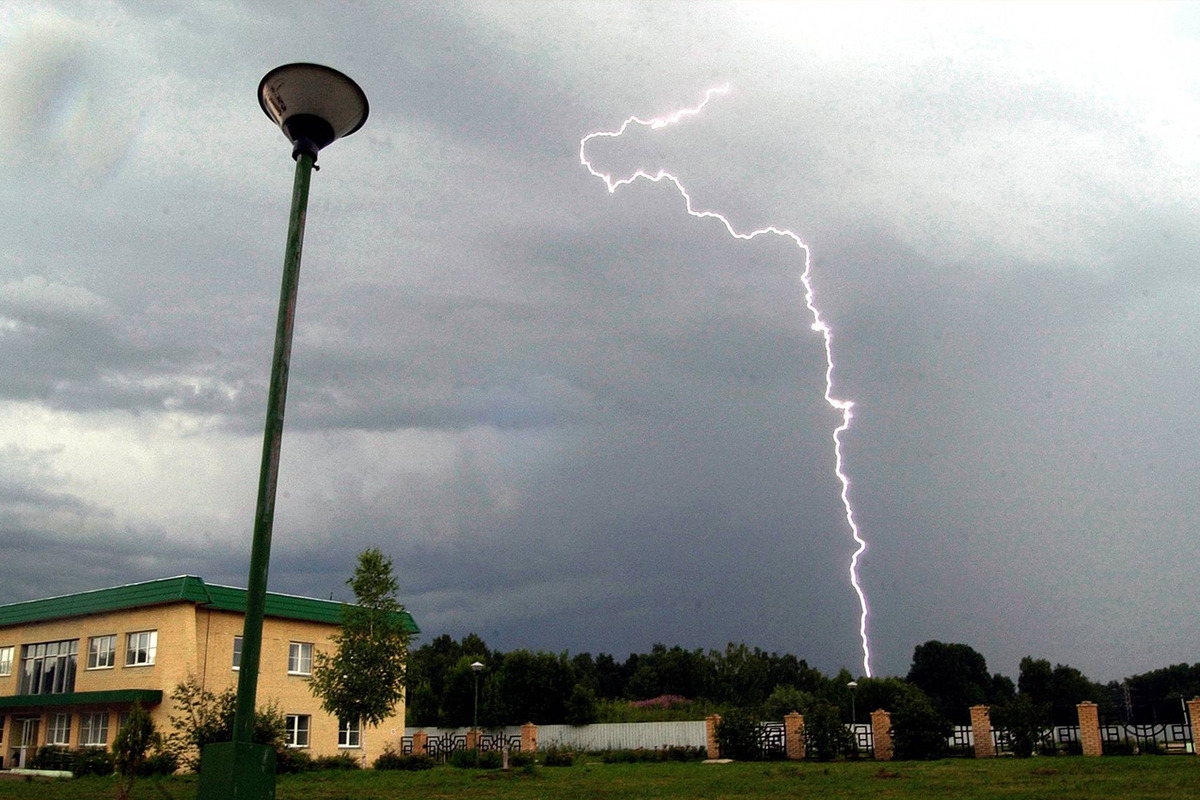 Врачи спасли пациента после удара молнии