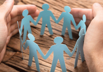 Новшество, которое сразу стало символом перемен, — exploratory visits, поездки на разведку. Человек может ненадолго вернуться в Украину, чтобы оценить ситуацию с жильем или работой, и без правовых рисков возвратиться в страну пребывания, сохранив защиту. Это снимает тревогу. Новости Германии по-русски