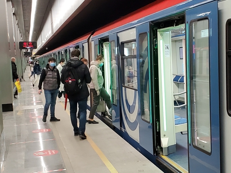 Shot: начальник отдела Минздрава Сидоренко спас пассажира в московском метро