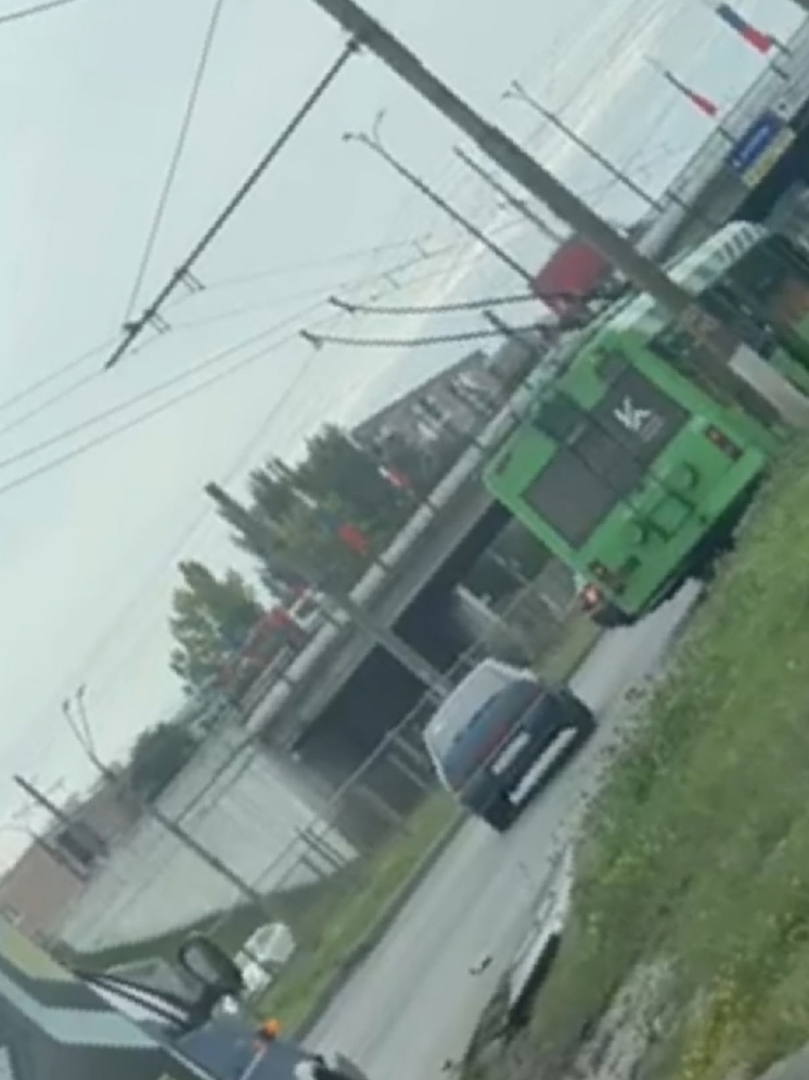 В Курске «Газель» столкнулась с троллейбусом №035