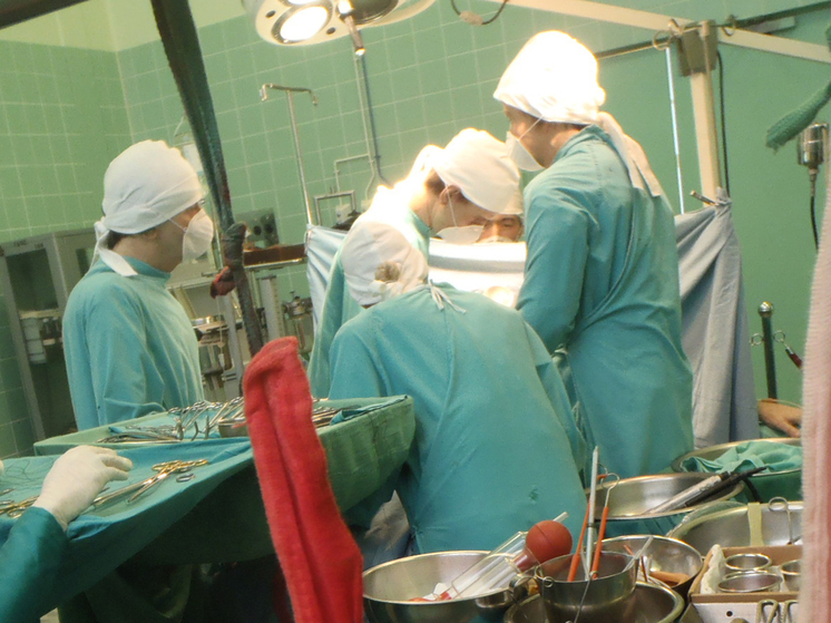 Нейрохирург остановил приготовления к операции для донорства органов пациента в коме