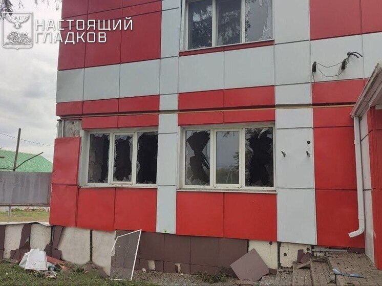 Женщина пострадала при атаке дрона на здание предприятия в Никольском