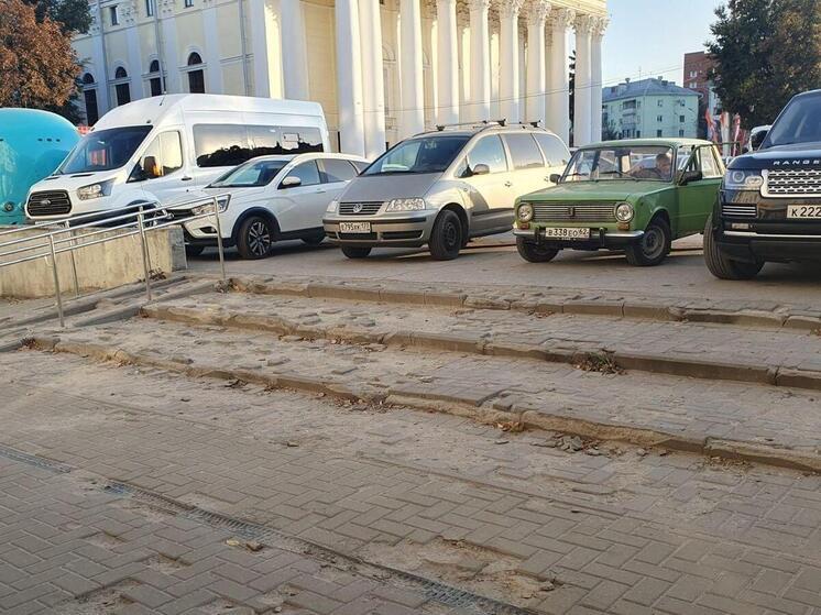 Жители Рязани пожаловались на состояние лестницы на Театральной площади