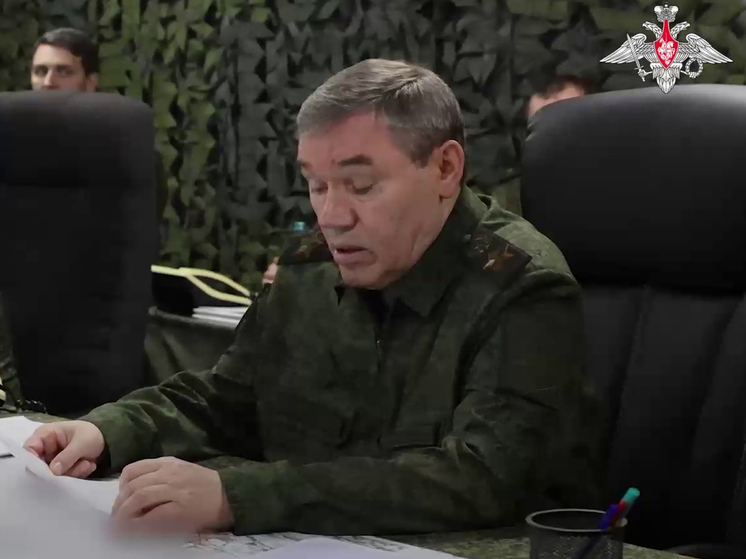 Начальник Генерального штаба Вооруженных сил РФ – командующий Объединенной группировкой войск в зоне СВО генерал армии Валерий Герасимов проверил ход выполнения боевых задач войсками группировки «Центр», действующей на Красноармейском (Покровском) направлении