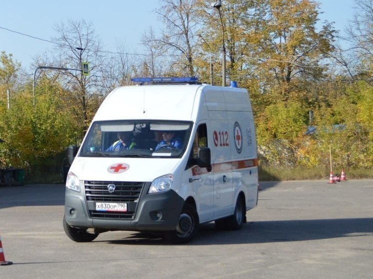 ГИБДД проверит видео, где Renault мешает скорой ехать на вызов