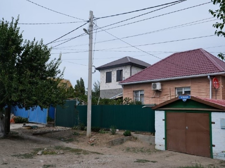 В Астрахани зажглись фонари на темных улицах