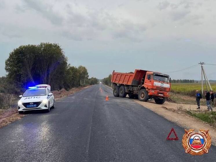 На дороге в Тверской области водитель “Лады” влетел в “Камаз”