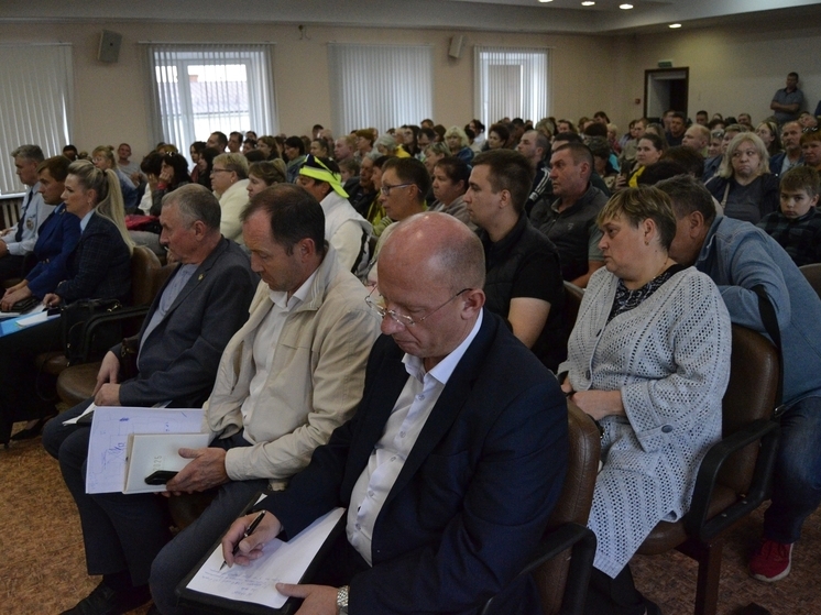 Мэр Иванова встретился с погорельцами общежития на улице Сакко
