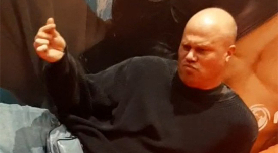 Актёр Андрей Пынзару устроил лежачую фотосессию: видео