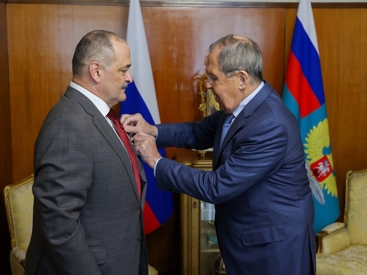 Сергей Лавров наградил главу Дагестана