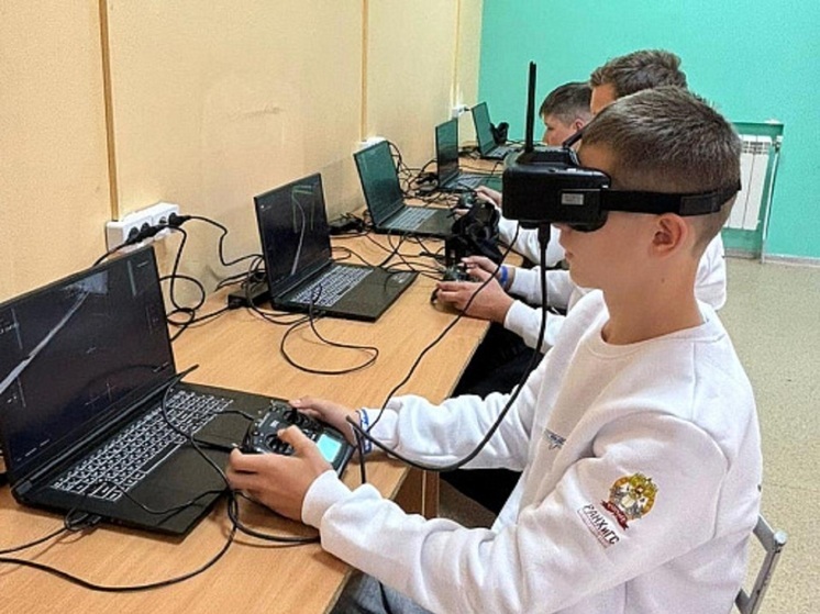 В Волгограде стартовал 2-й чемпионат по управлению БПЛА среди школьников