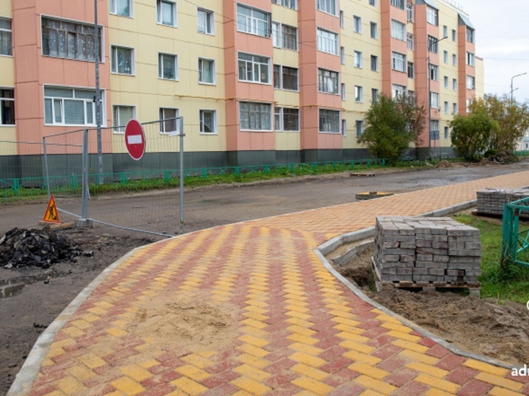 Двести метров междворового проезда приводят в порядок в Нарьян-Маре