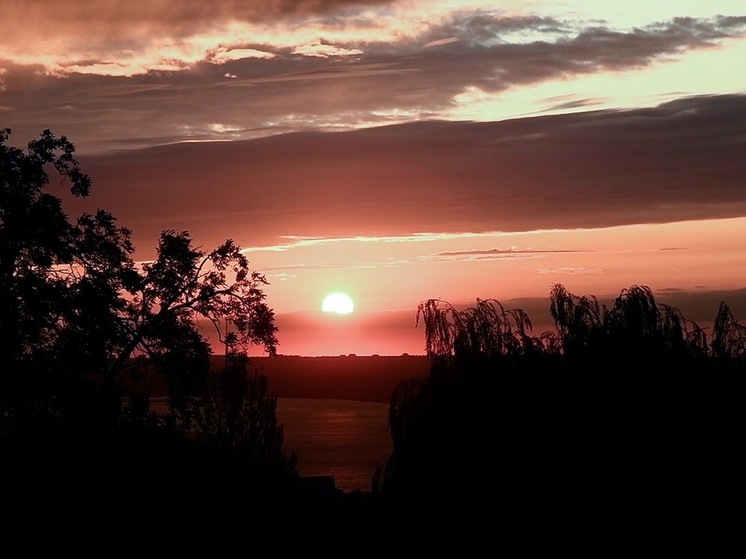 Магнитные бури: Земля до конца суток выйдет из зоны действия корональной дыры