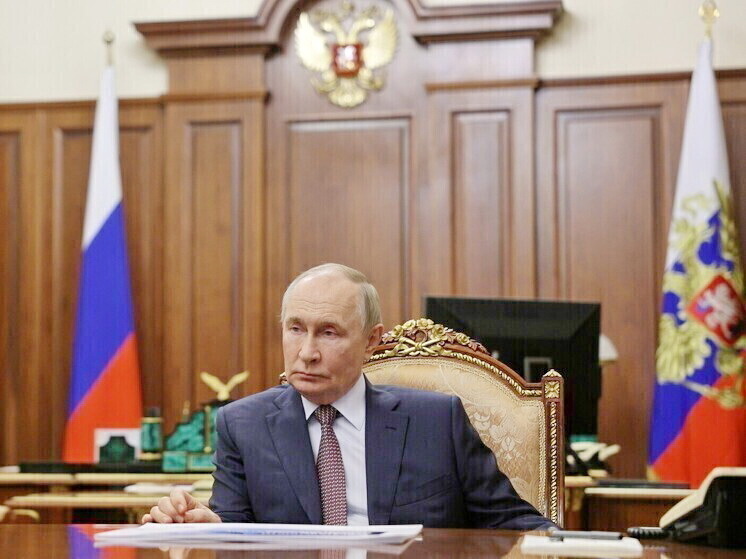 Путин предложил подумать об отмене патентной системы для мигрантов