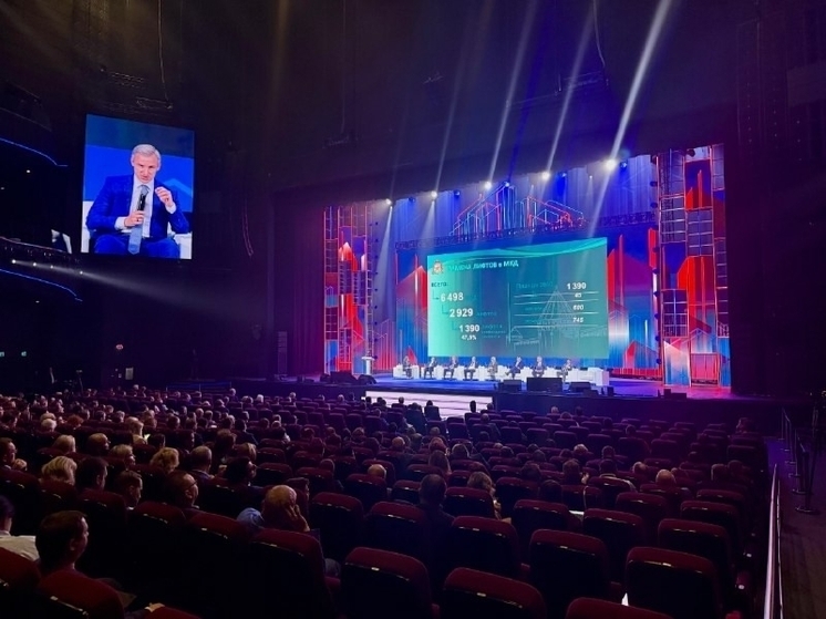 Василий Анохин представил опыт Смоленской области на Всероссийском форуме развития ЖКХ