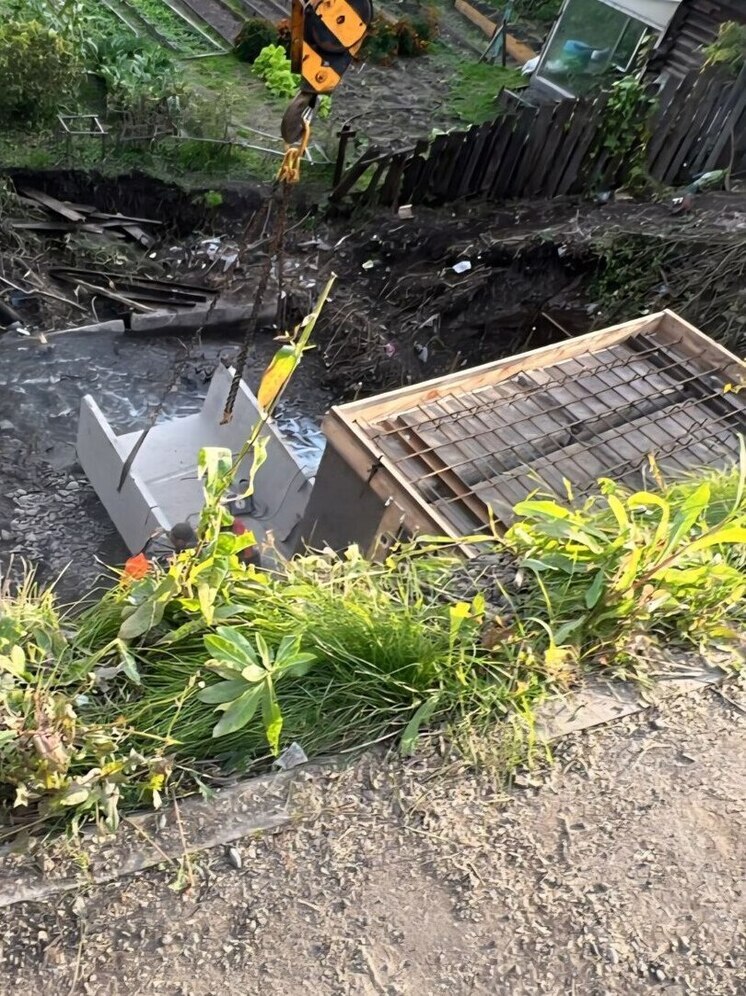В Красноярске начали монтаж водоотводной системы на улице Лесной