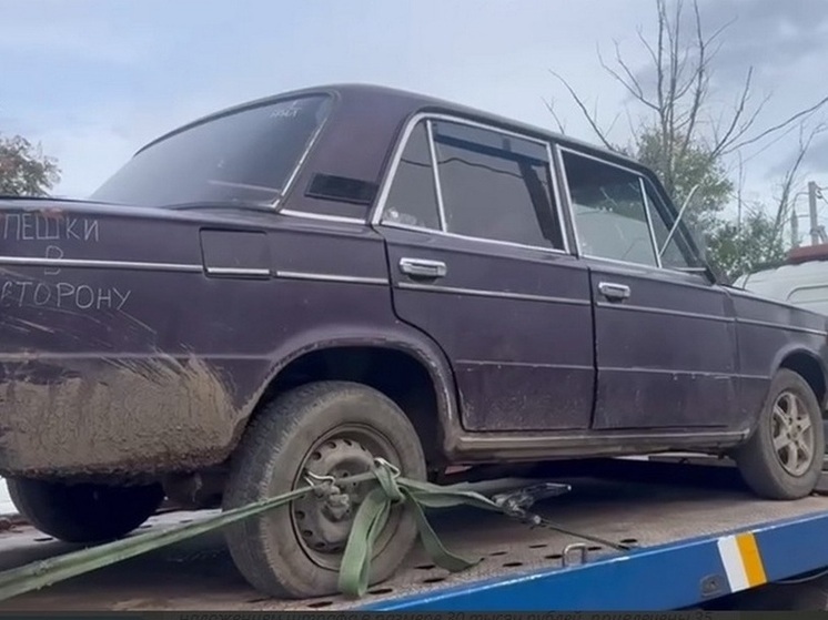 В Бурятии сотрудники ГАИ эвакуировали «Жигули» без номеров, которыми управлял юноша без прав