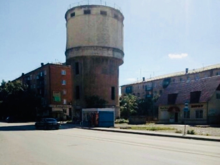 В Кызыле обрушилась часть фасада водонапорной башни