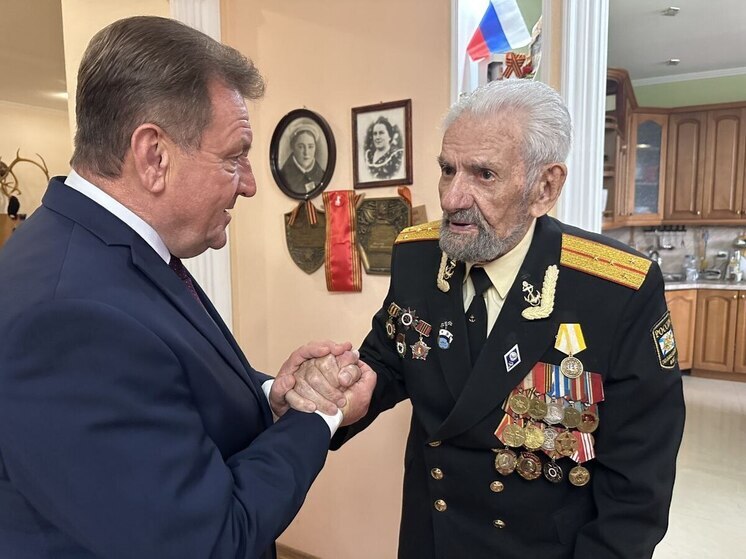 Мэр Ставрополя поздравил 98-летнего ветерана Великой Отечественной войны с днем рождения