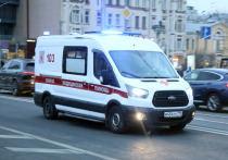 Запертый в квартире мужчина решил спуститься по балконам и сорвался вниз в жилом доме на улице Элеваторная в Южном округе столицы