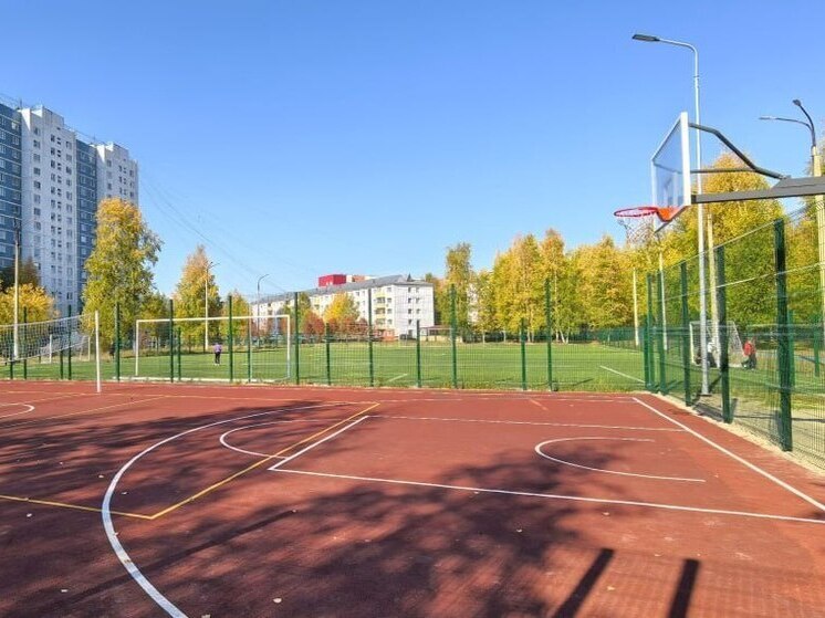 В Нижневартовске открыли многофункциональную спортплощадку и воркаут-зону возле Гимназии №1