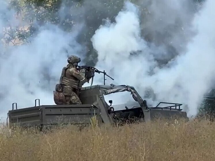 Военные на полигоне осваивают багги «Улан» для боя и эвакуации раненых