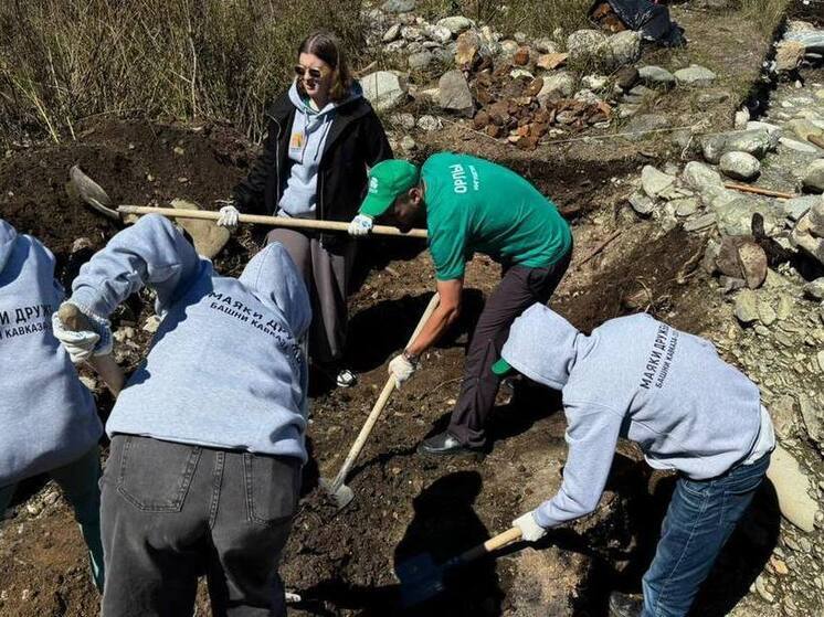 Волонтеры со всей России участвуют в археологических раскопках в Ингушетии