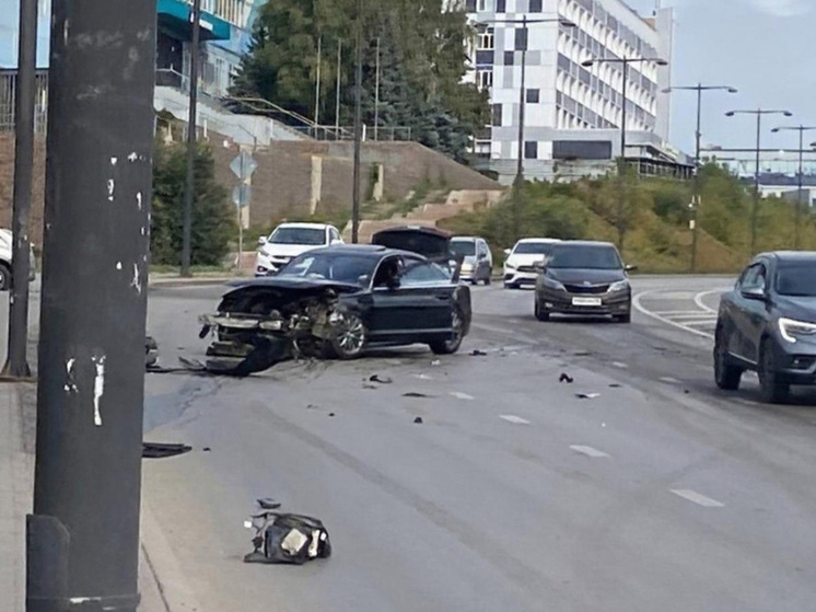 В Липецке иномарки «разбили морды» в аварии