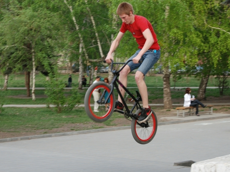 Подросток получил травму, выполняя трюк на велосипеде