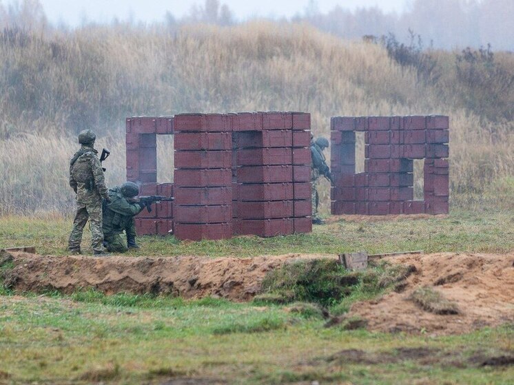 Учения с применением стрелкового оружия начались на полигоне «Завеличье»