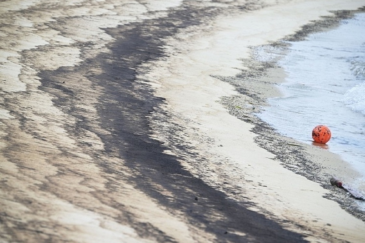 Эколог заявил, что сбора мазута с морского дна у Анапы недостаточно