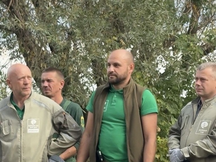 Сотрудники УЖК «Зелёный сад - мой дом» провели уборку на 3-ем Борковском карьере